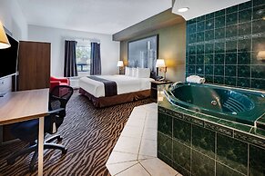 Super 8 by Wyndham Ambassador Bridge Windsor ON