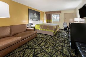 Super 8 by Wyndham Wooster