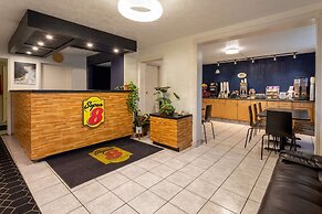 Super 8 by Wyndham Wooster