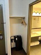 Super 8 by Wyndham Hinton