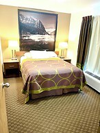 Super 8 by Wyndham Hinton