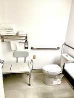 Super 8 by Wyndham Hinton