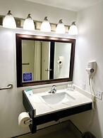 Super 8 by Wyndham Hinton