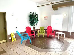 Super 8 by Wyndham Hinton