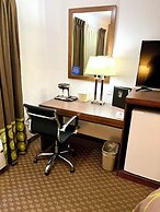 Super 8 by Wyndham Hinton