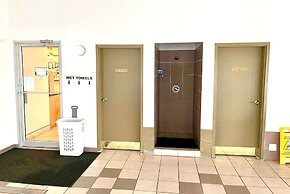 Super 8 by Wyndham Hinton