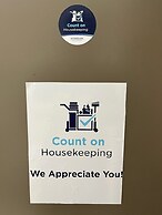 Super 8 by Wyndham Hinton