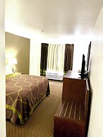 Super 8 by Wyndham Hinton