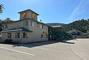Super 8 by Wyndham Sicamous