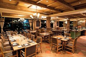 Sheraton Pilar Hotel and Convention Center