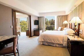 Sheraton Pilar Hotel and Convention Center