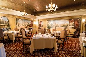 Sheraton Pilar Hotel and Convention Center