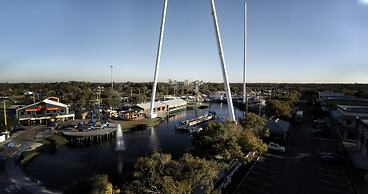 Comfort Suites Maingate East