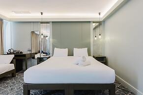 The Lancaster Hotel