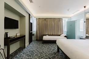The Lancaster Hotel