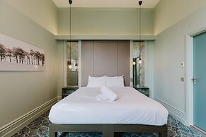 The Lancaster Hotel