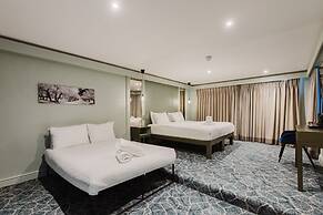 The Lancaster Hotel