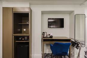 The Lancaster Hotel