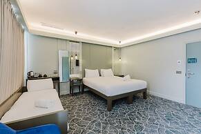 The Lancaster Hotel