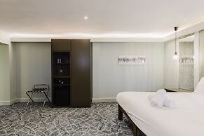 The Lancaster Hotel