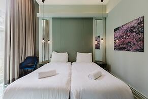 The Lancaster Hotel