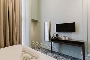 The Lancaster Hotel