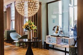 The Lancaster Hotel