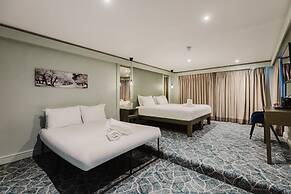 The Lancaster Hotel