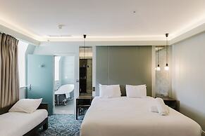 The Lancaster Hotel