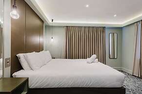 The Lancaster Hotel