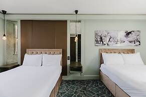 The Lancaster Hotel