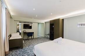 The Lancaster Hotel