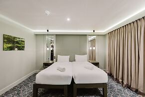 The Lancaster Hotel