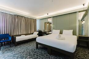 The Lancaster Hotel