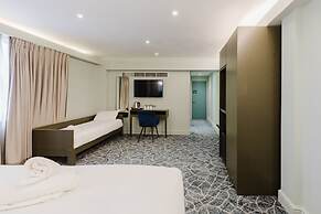 The Lancaster Hotel