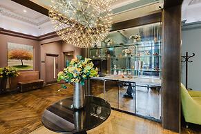 The Lancaster Hotel