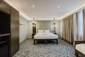 The Lancaster Hotel