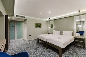 The Lancaster Hotel
