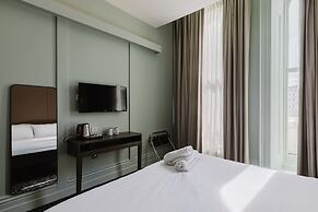 The Lancaster Hotel