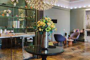 The Lancaster Hotel