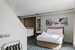 The Lancaster Hotel