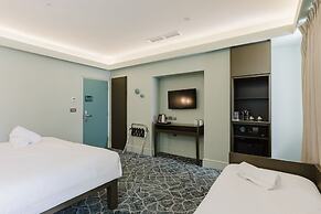 The Lancaster Hotel