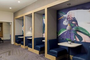 Renaissance Meadowlands Hotel