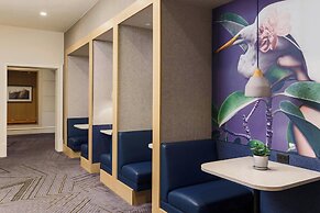 Renaissance Meadowlands Hotel