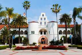 Lamplighter Inn & Suites at SDSU