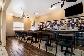 SureStay Plus Hotel by Best Western Topeka Northwest