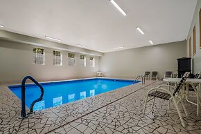 SureStay Plus Hotel by Best Western Topeka Northwest
