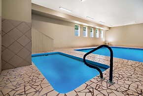 SureStay Plus Hotel by Best Western Topeka Northwest