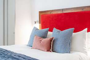 Berkeley Square Hotel