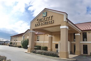 Quality Inn & Suites Pine Bluff